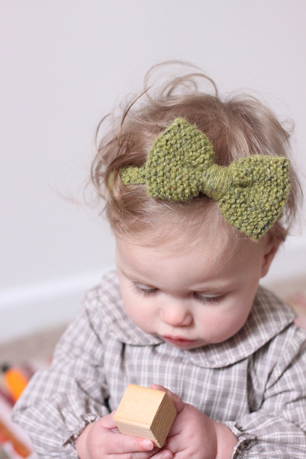 Knitted Child's Hair Bow: 3 colours available