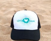 LOVE KAUAI Island Heart Ripple Trucker Hat in Black & White