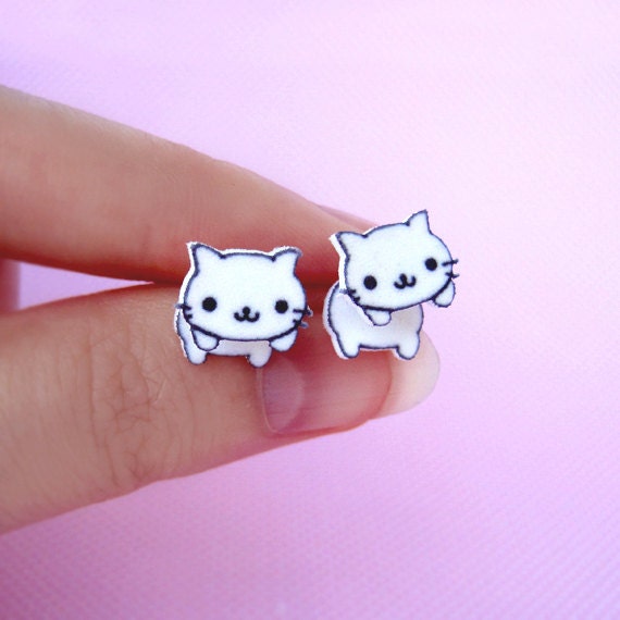 Nyan Nyan Nyanko Stud Earrings
