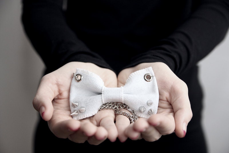 Bow Necklace With Spikes
