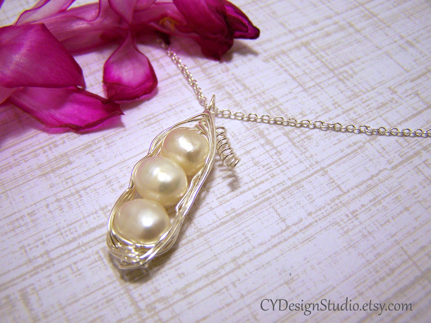 Custom Freshwater Pearl 925 Sterling Silver Pea Pod Mother Motherhood Necklace / Gift for Mom