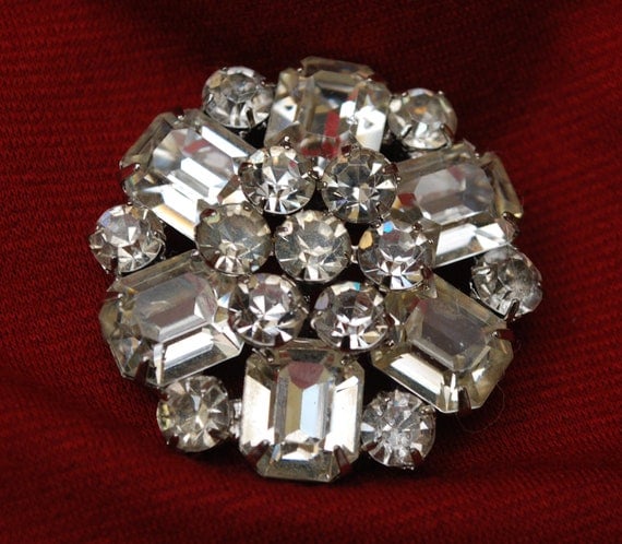 Vintage Weiss Rhinestone and Glass Brooch free shipping us only