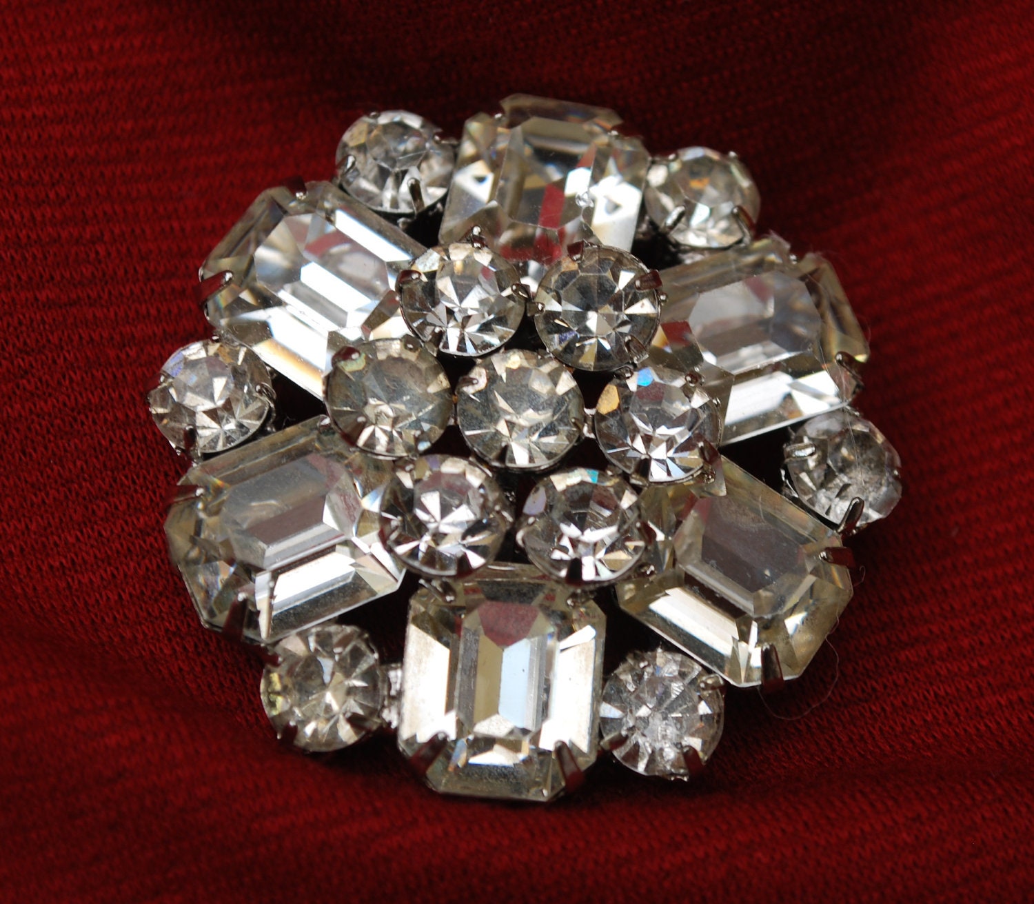 Vintage Weiss Rhinestone and Glass Brooch free shipping us only