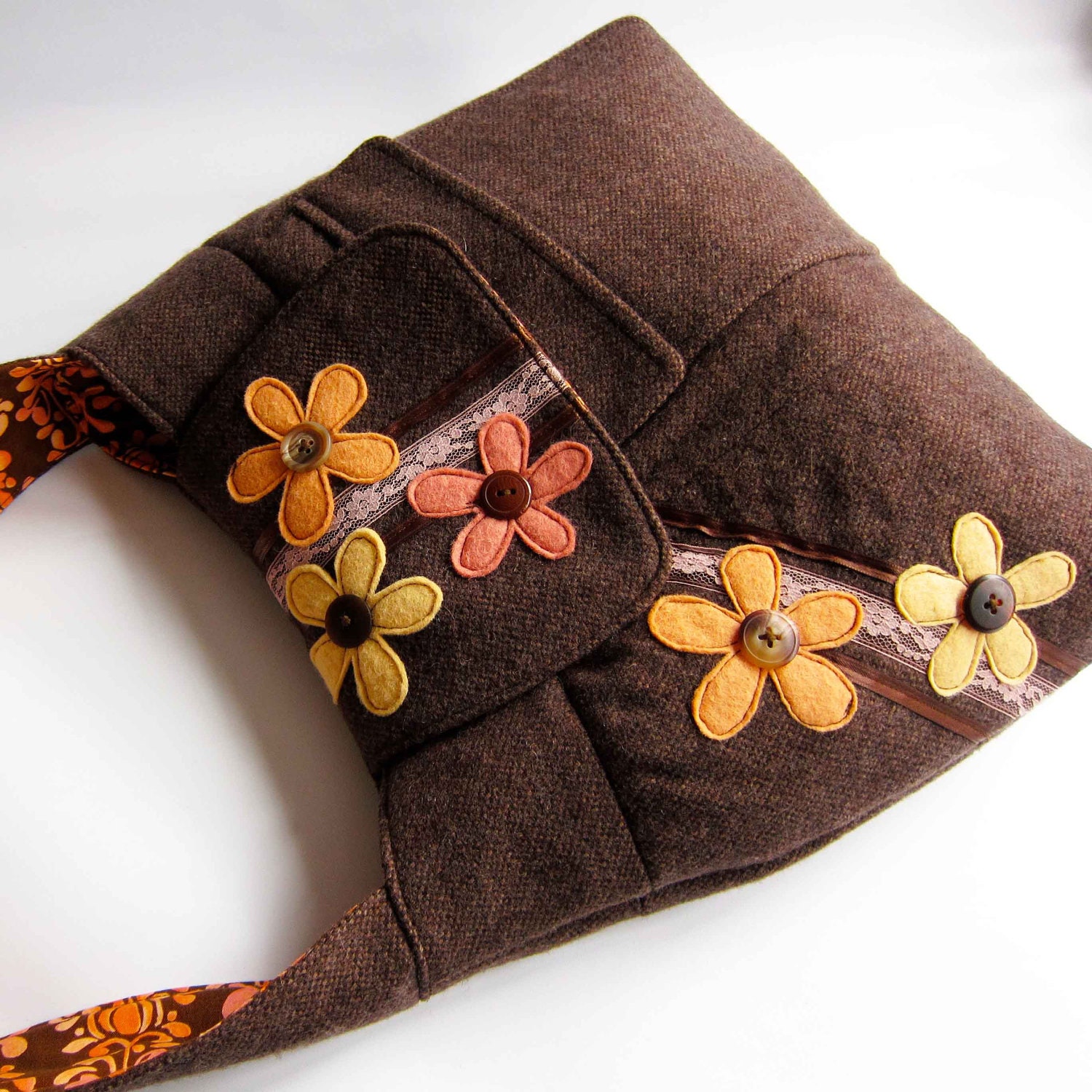 Daisies and Wool Shoulder Bag