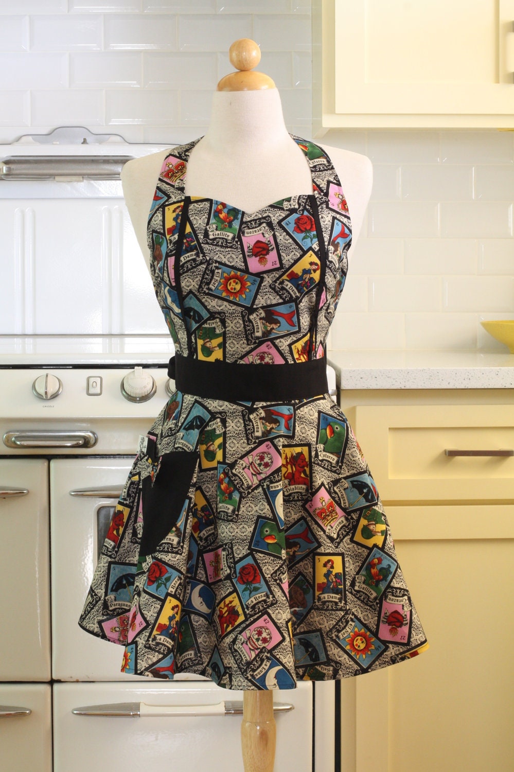 Apron Retro Style Sweetheart Neckline Loteria Full Apron MAGGIE
