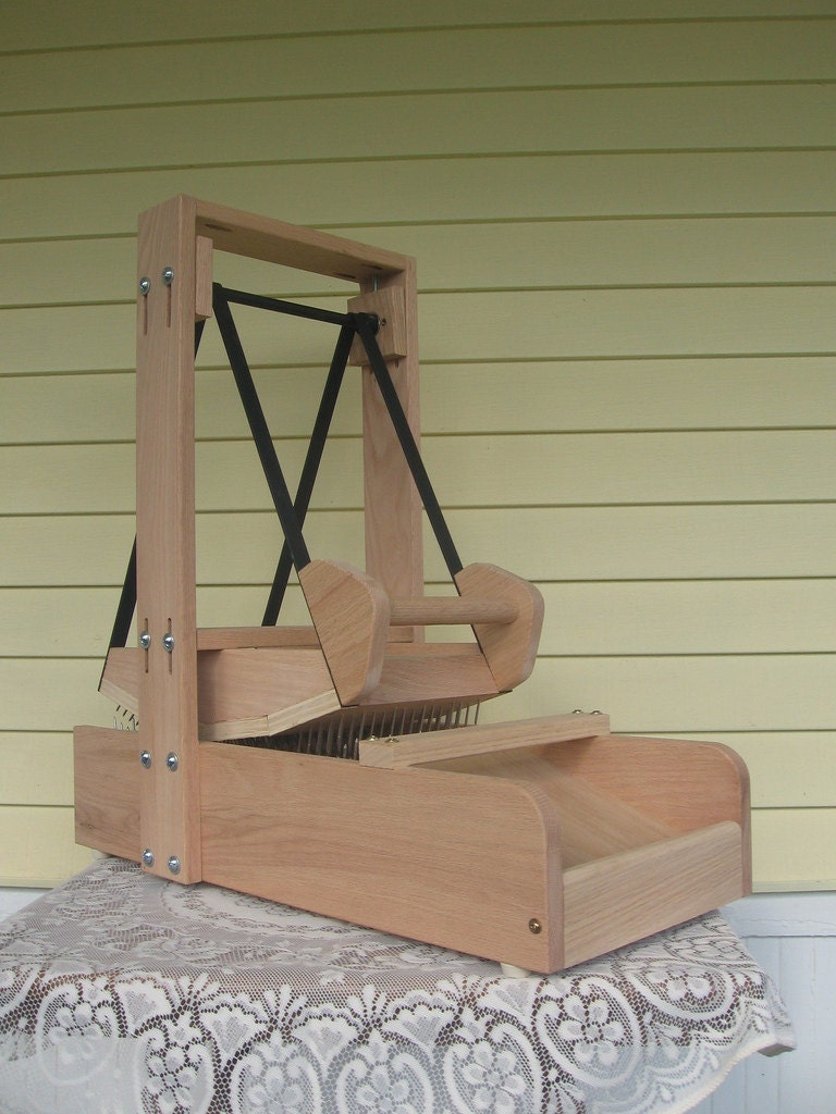 Fancy Kitty 420-point red oak Cradle Wool Picker