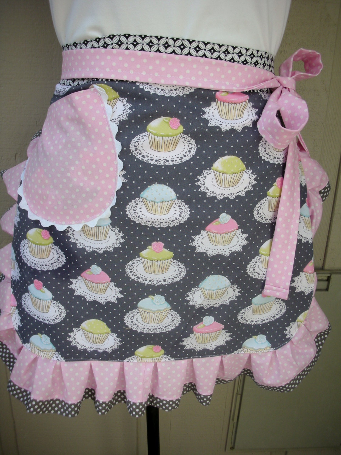 Aprons - Womens Cupcake Aprons - Quaint Cupcake Aprons - Cupcake Fabric - Handmade Ruffled  Apron