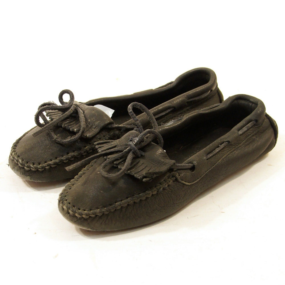 Minnetonka Moccasin Loafers with Fringe Toes / Women's sz 6.5 - 7