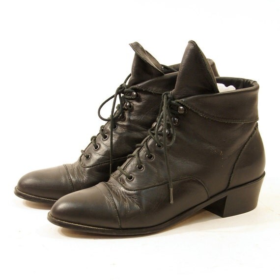 90s Black Leather Lace Up Ankle Boots with Cuff / Women's sz 7.5
