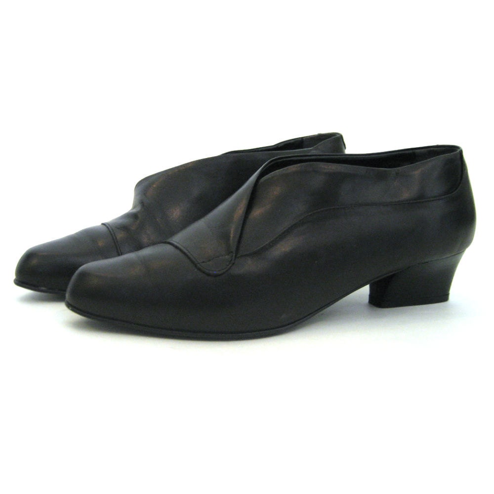vintage Leather Wrap Ankle Booties / Vintage Ankle Boots / Size: 9-9.5