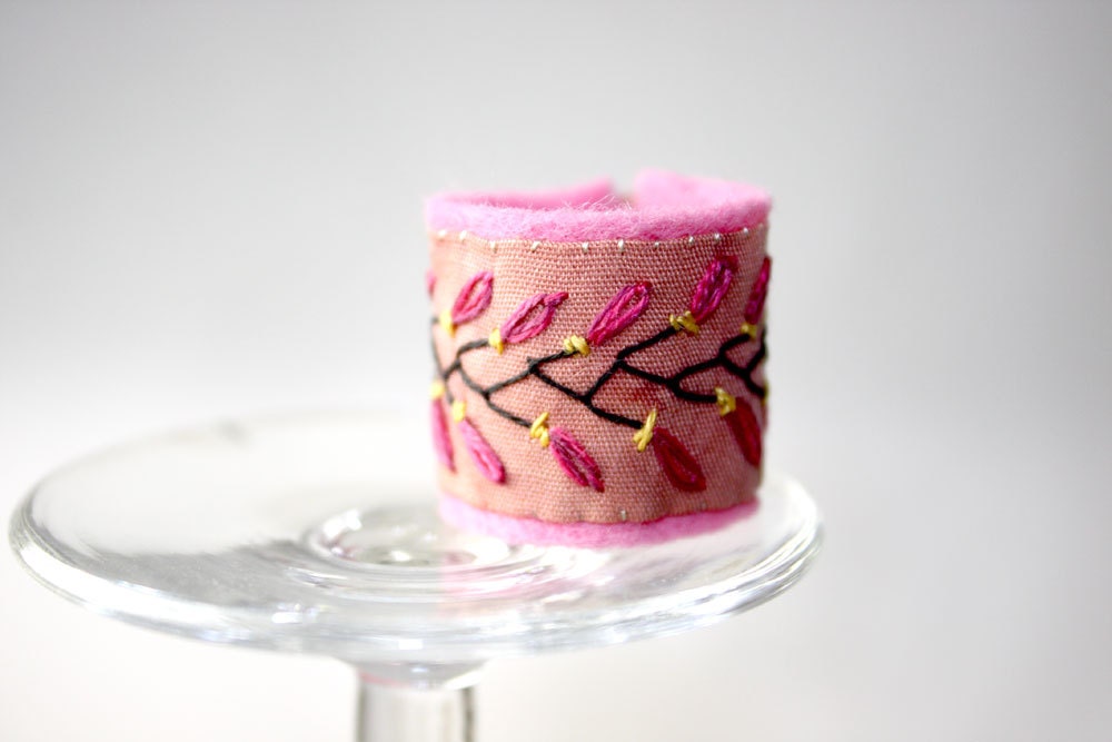 Hand Embroidery Embroidered Jewelry pink roses felt ring