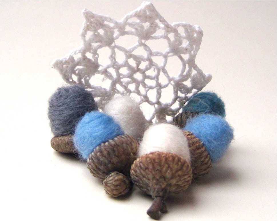 Winter Snow Felted Wool Acorns SET of 12 - Eco Friendly Rustic Home Decor - White, Blue and Gray - Holidays Hostess Favours - SewnNatural