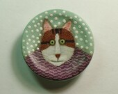 miniature collector plate (brown and white cat in mauve sweater)