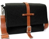 Camera messenger bag with leather strap - medium - black