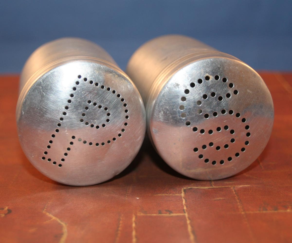 Retro Tin Shakers