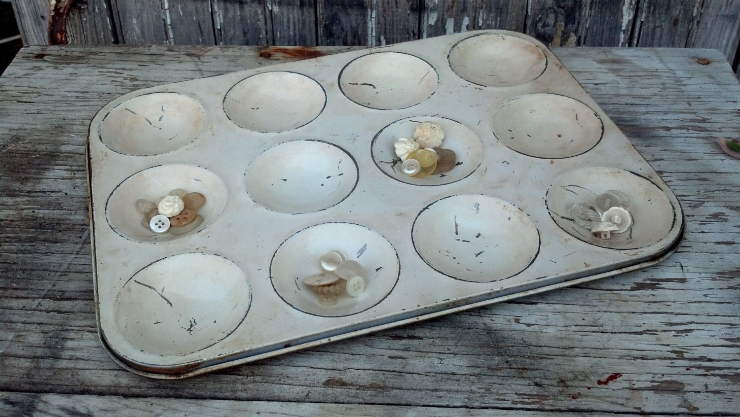 Vintage CHIPPY METAL TRAY