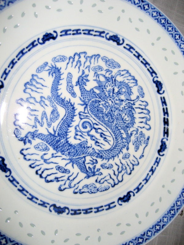 Vintage Set of 8 Chinese  Dragon  Dinner Plates    Rice Pattern    Circa 1980s