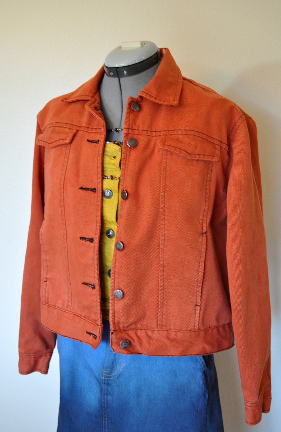 what colors match with burnt orange clothing
