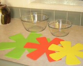 Dish Pot and Pan Protectors Nonslip Foam Kitchen Kozys In Vibrant Colors Flower Shaped Set of 3 Different Sizes