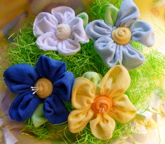 diy-washcloth-flowers-chelle-and-jenn-baby-washcloth-flowers