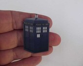 Doctor Who TARDIS police box pin / brooch