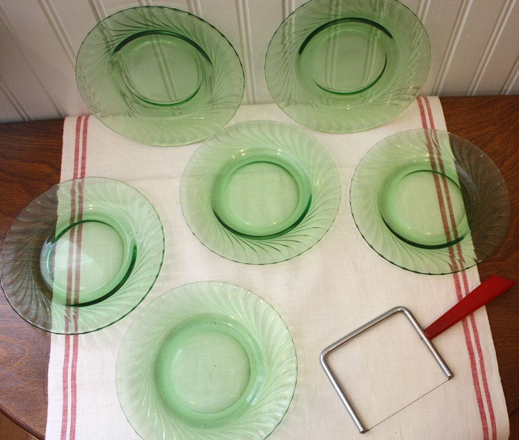 Set of 6 Green Depression Glass Swirl Dessert Plates