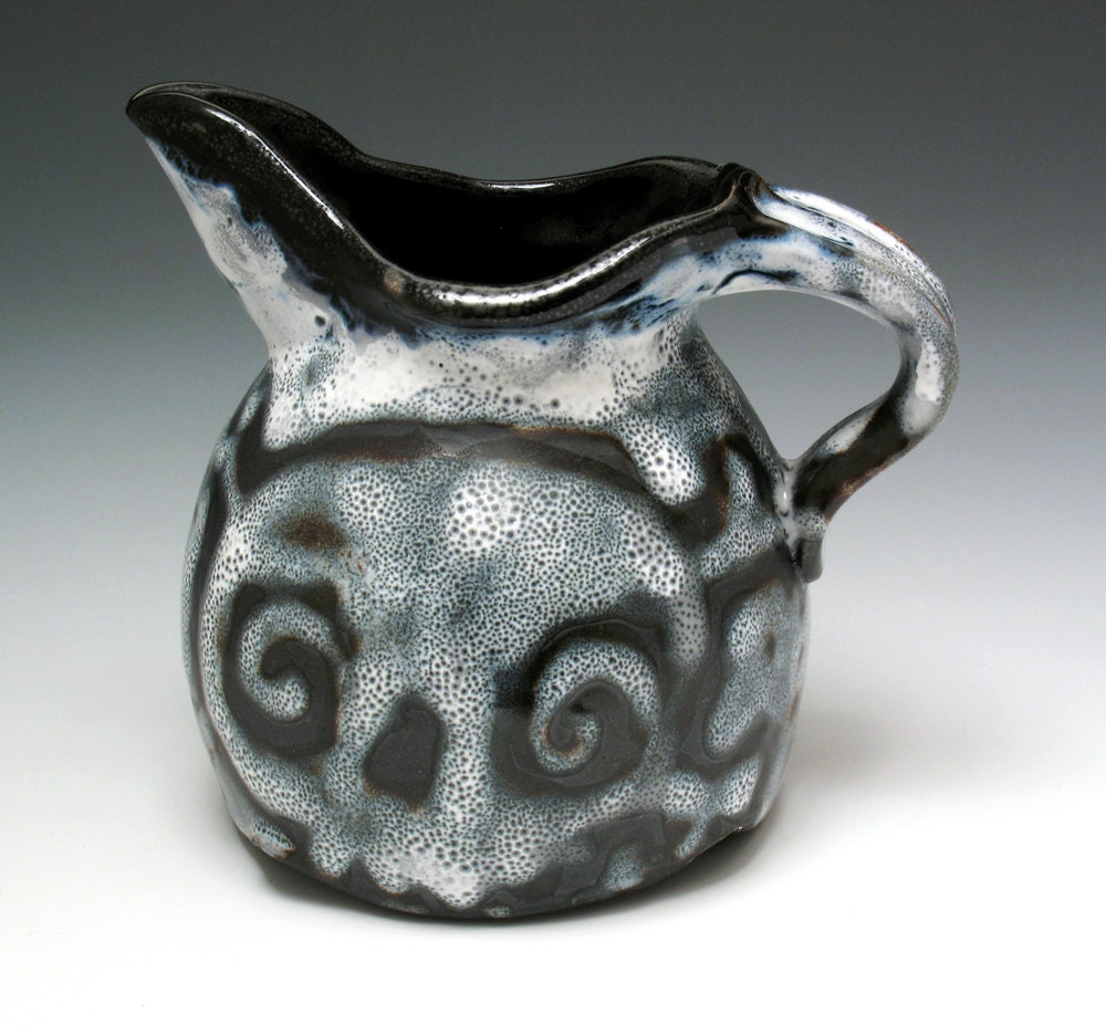 Two Skulls Creamer