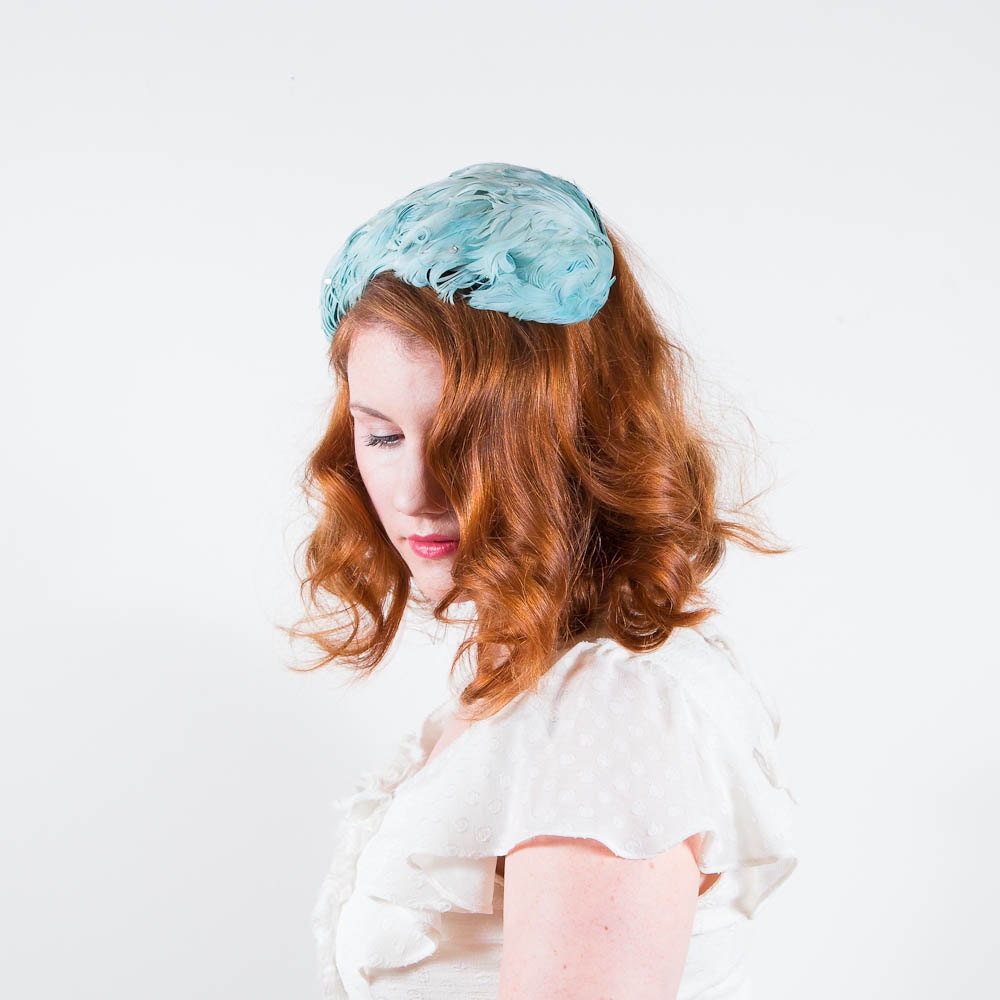 vintage 1950s hat / fascinator / Icy Blue
