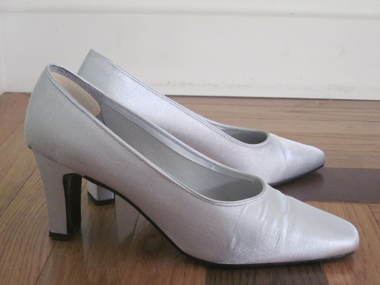 REDUCED 5.00 OFF Silver Sparkling Wedding Prom Vintage Heels, Pumps, GREAT condition, size 8