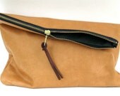 C L A S S I C  / / /  The Traveler Clutch / / / oversized leather clutch in camel with navy zipper