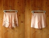 1930s lace lingerie / 30s pale pink tap pants / delicate details
