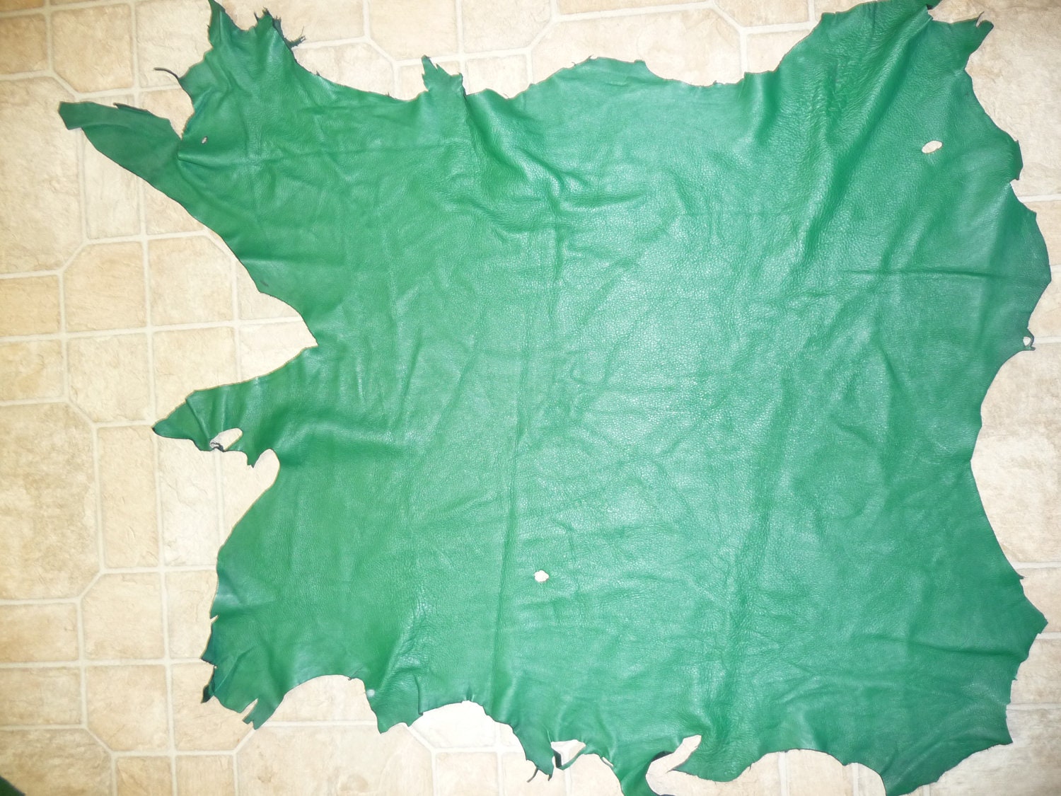 Bright Emerald GREEN Deerskin Leather Hide 30"x32" 9.5 sq ft Deer hide 1.5-2 oz/.6-.8 mm thickness