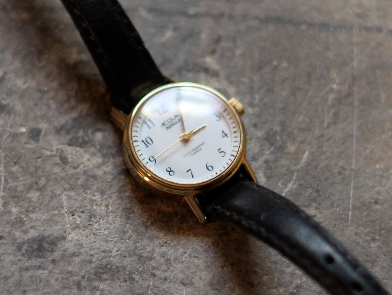 acqua indiglo watch