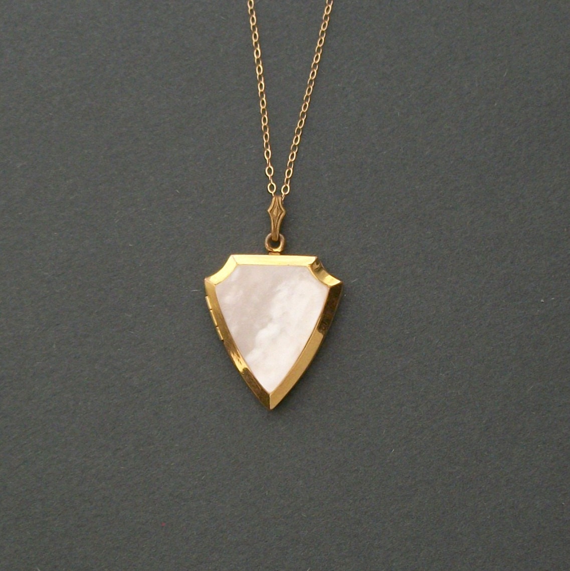 Vintage Locket Necklace. Mother of Pearl Shield. 1940s.