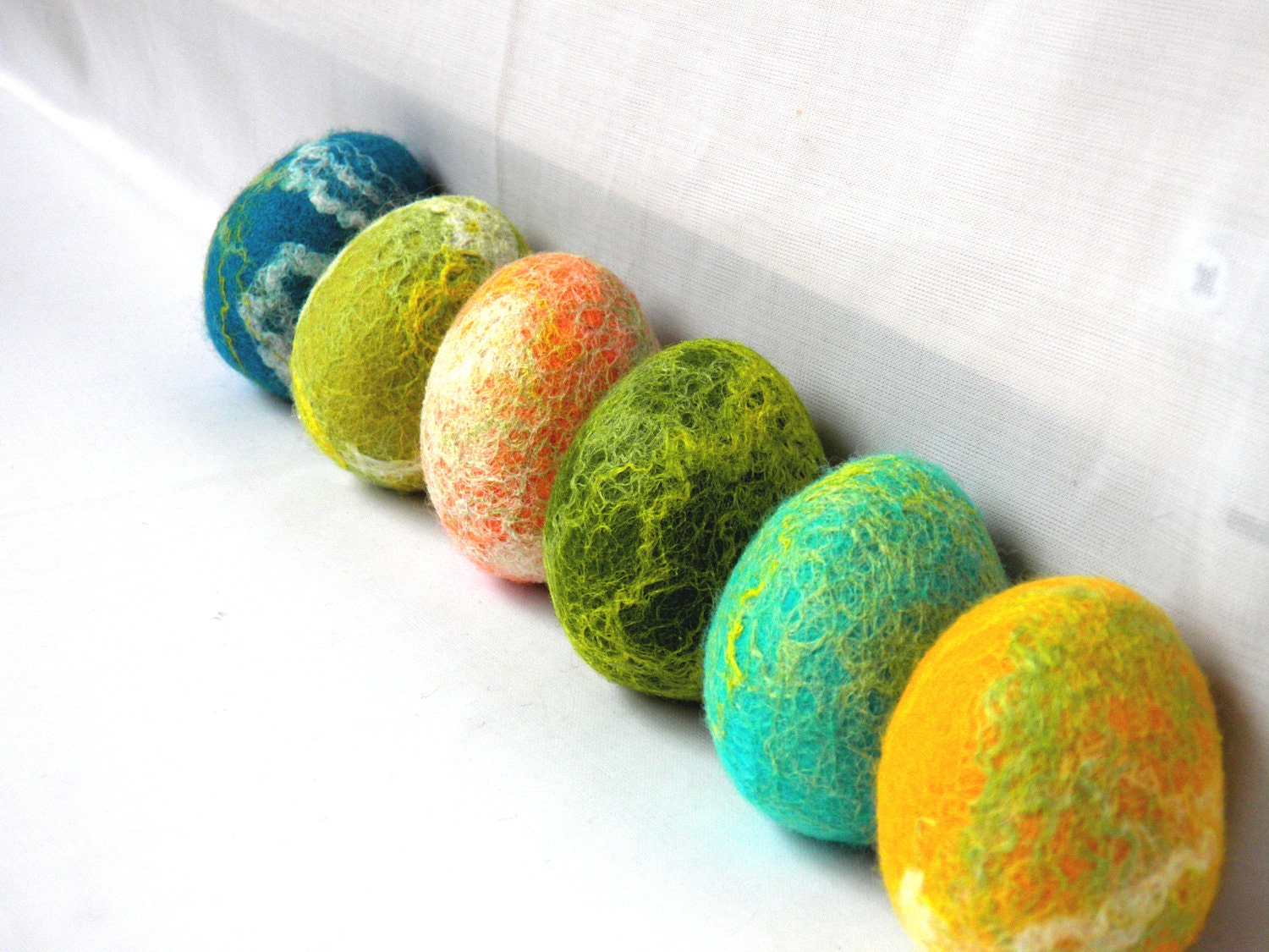 SALE    Easter Eggs / wool / set of 3 / pastels