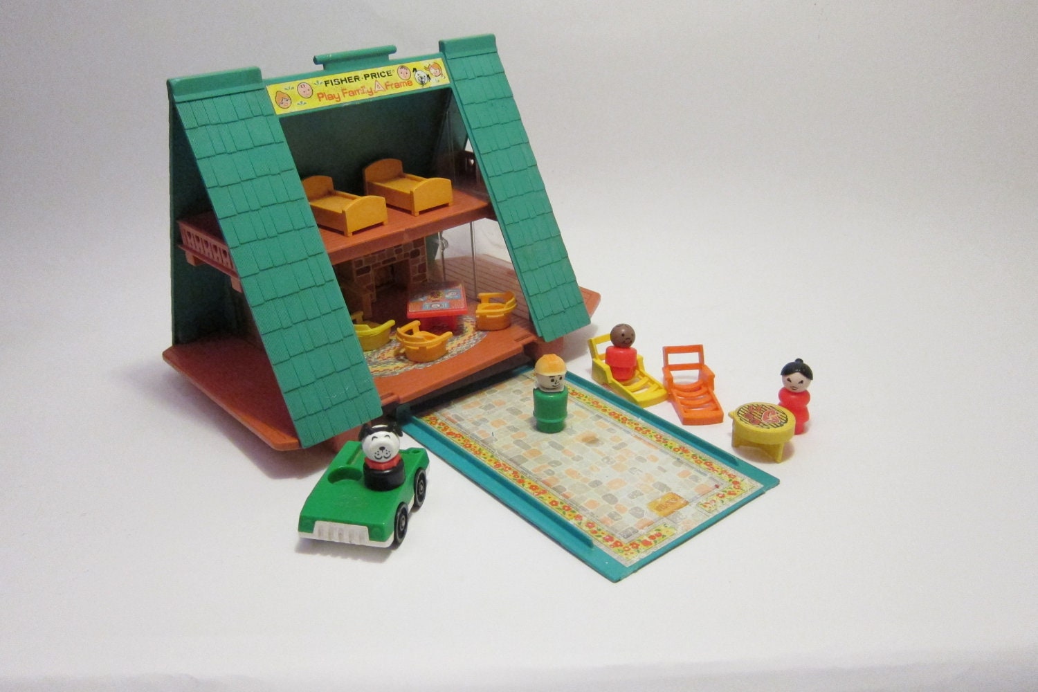 Vintage Fisher price A Frame hosue chalet vintage With Little People 70s toy
