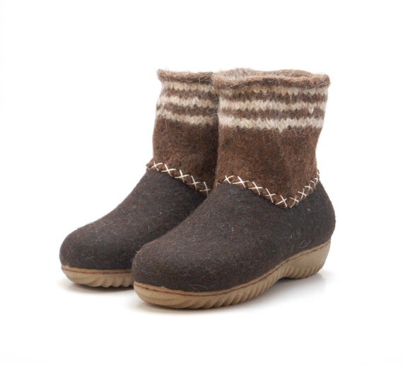 Felted boots Winter shoes Organic wool felt by WoolenClogs