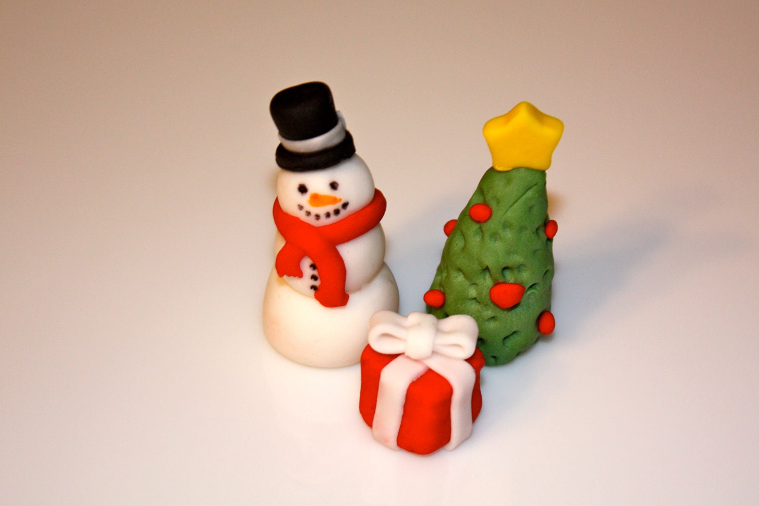 Fondant CHRISTMAS TREE - Cupcake, and Cookie Toppers - 1 Dozen