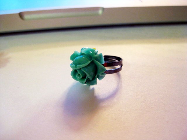Rose cabochon emerald adjustable Ring size 4, 5, 6, 7