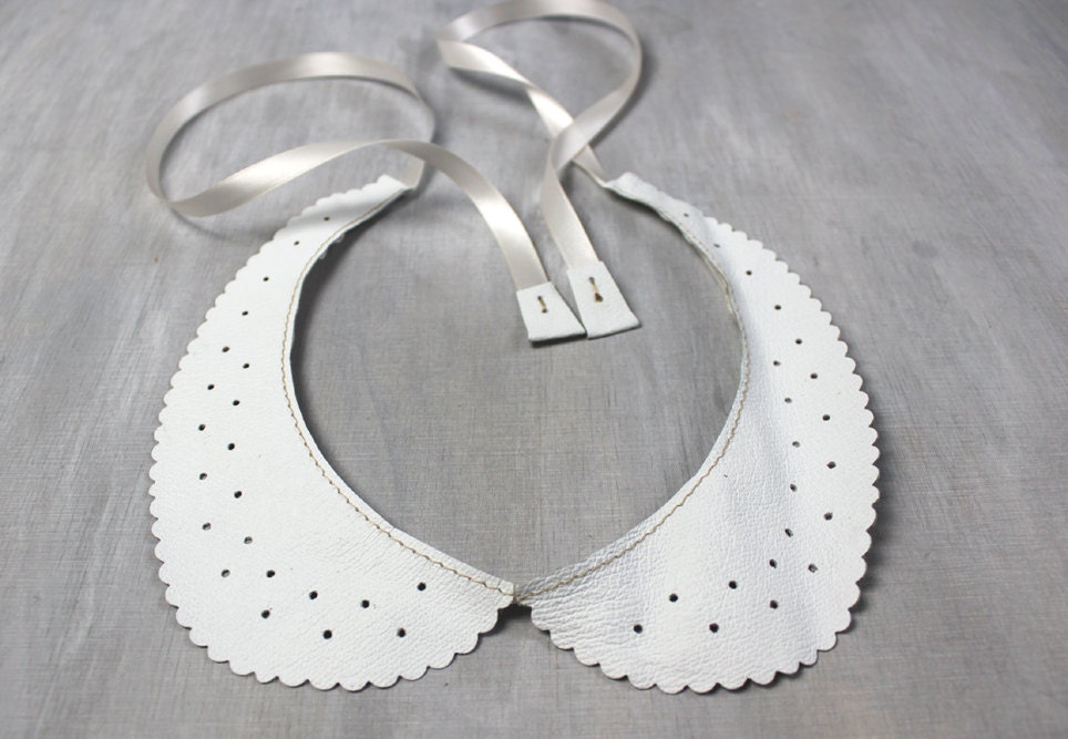 Peter Pan collar in white