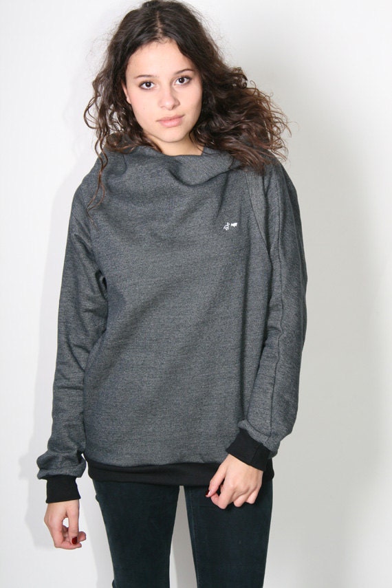schwarz melierter Hoodie mit besonderem Ärmelschnitt