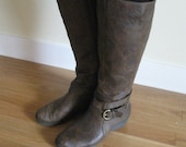 Brown knit boot socks / legwarmers with  button