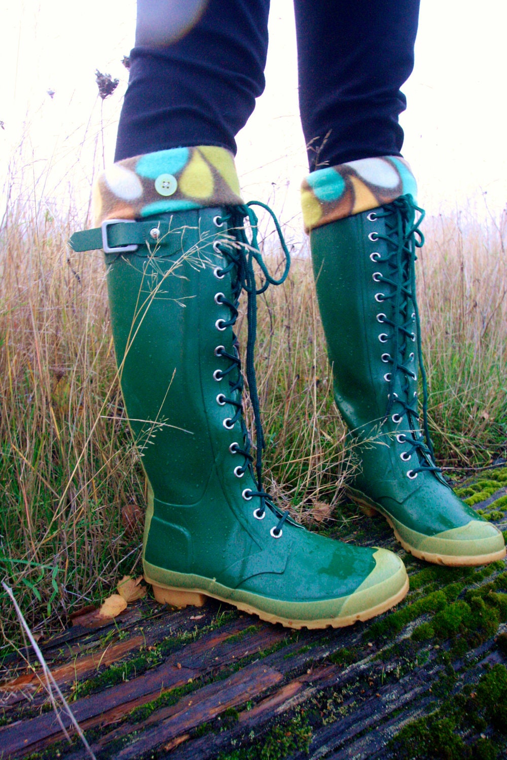 SLUGS Fleece Rain Boot Liners Brown With A Retro Rain Drop Cuff, Fall Winter Fashion, Wellington Boot Socks (SM/Med 6-8 Boot) - WithTheRain