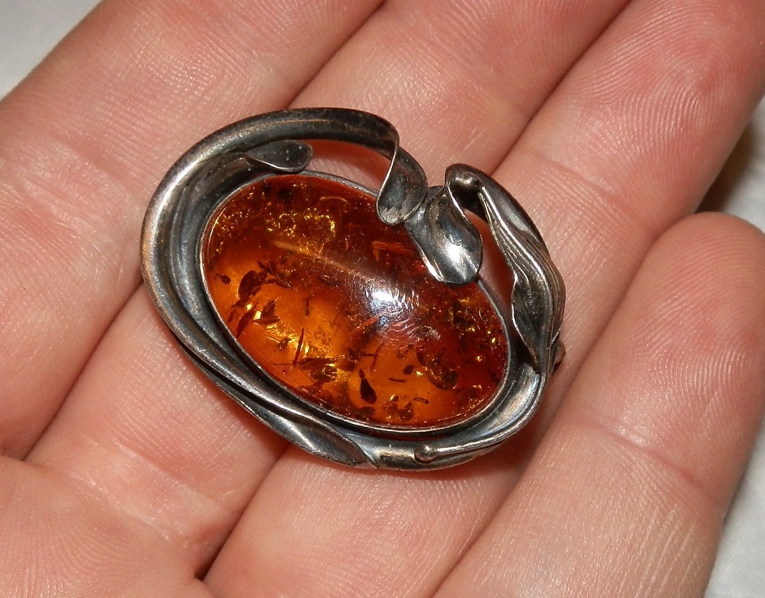 Vintage Amber and Sterling Silver Brooch. Art Deco.