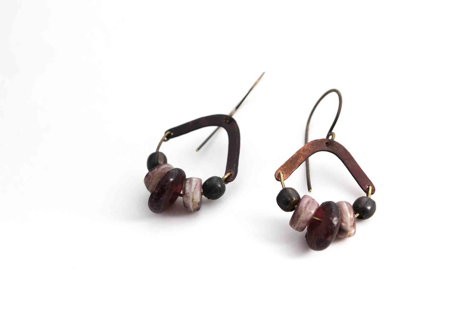 Berries and copper earrings - blackberry mauve glass beads - tribal inspired - LucieTales