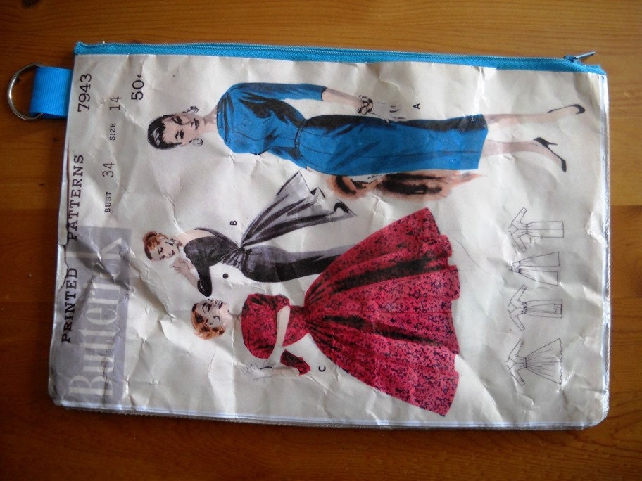 Retro 50's Sewing Pattern Large Zippered Pouch Vintage Seamstress Wristlet Purse