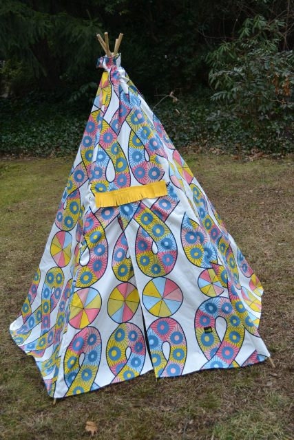 Childrens Kids Play Tepee Teepee Tent  6ft Tall   5 sided tent  No Assembly Required
