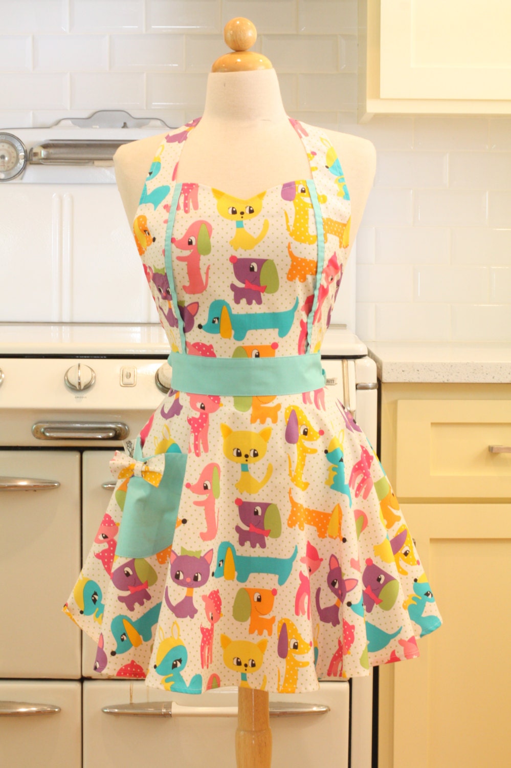 Retro Apron Dream Pets Cats and Dogs with Aqua MAGGIE Full Apron