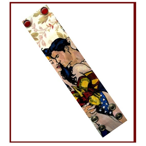 Wonder Woman loves Superman - Heroic Love hand-painted canvas Cuff