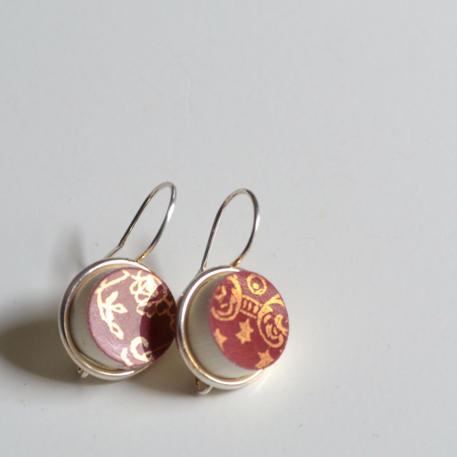 Simple Circle Recycled Plate Earring - Red and Gold  - Recycled China